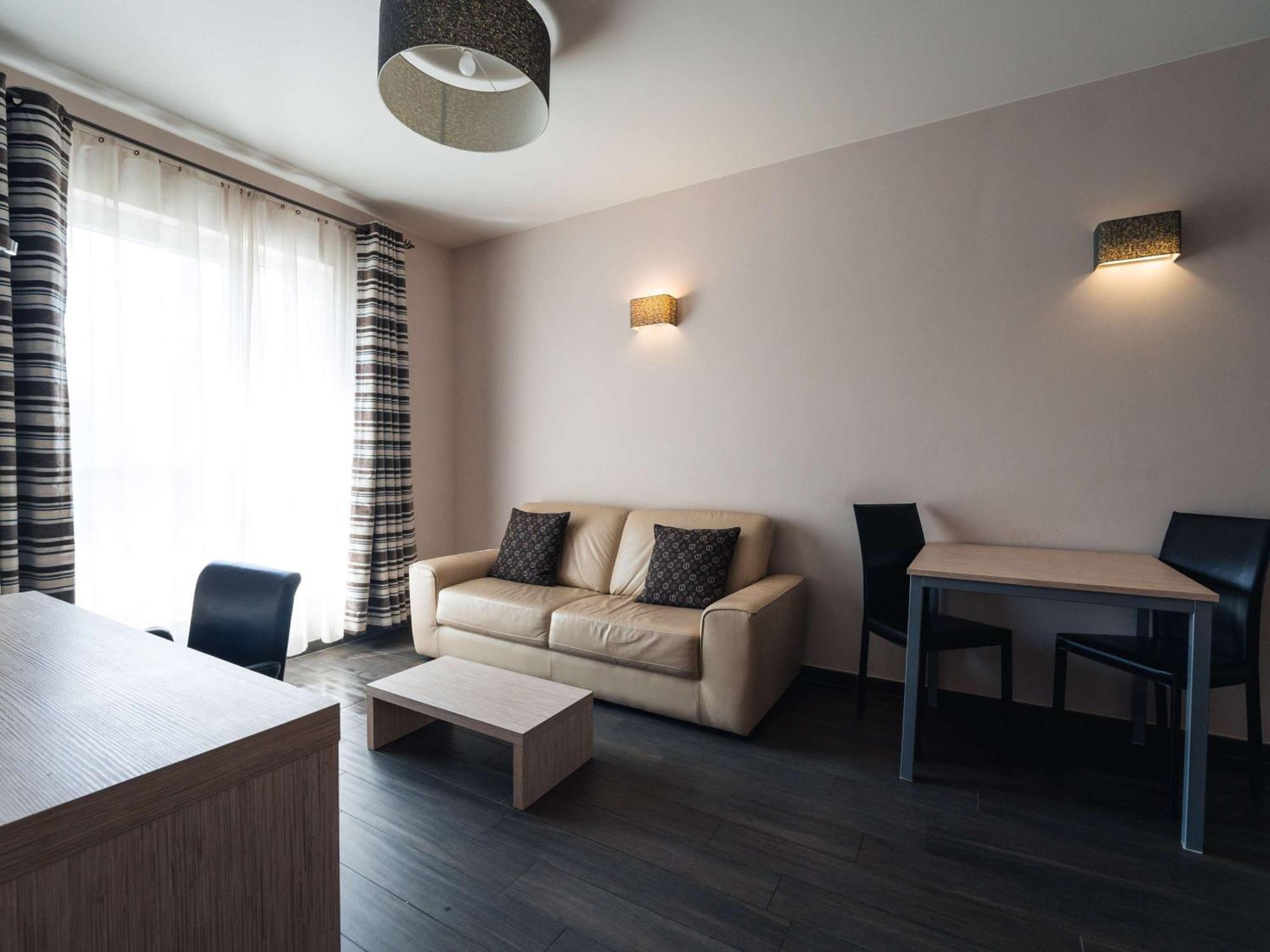 Aero44 Hotel Charleroi Airport Dış mekan fotoğraf